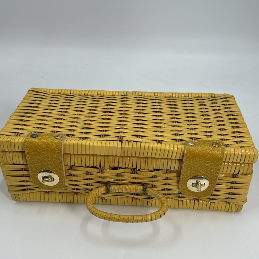 Vintage Yellow Wicker picnic basket handbag - Picture 3 of 12
